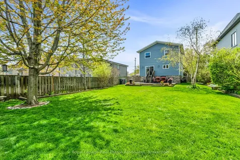 1043 Shaw Drive Mississauga ON L5G 3Z3