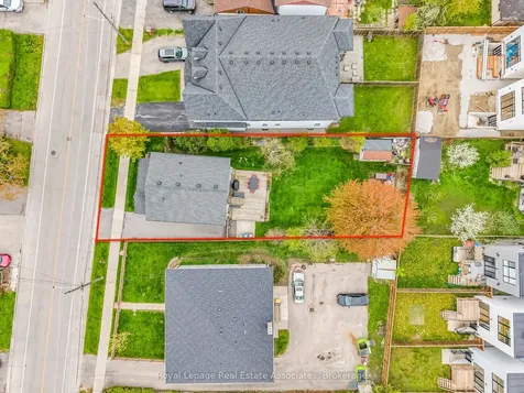 1043 Shaw Drive Mississauga ON L5G 3Z3
