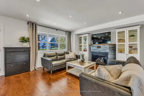 1043 Shaw Drive Mississauga ON L5G 3Z3