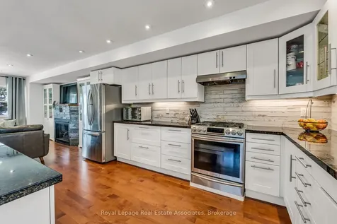 1043 Shaw Drive Mississauga ON L5G 3Z3