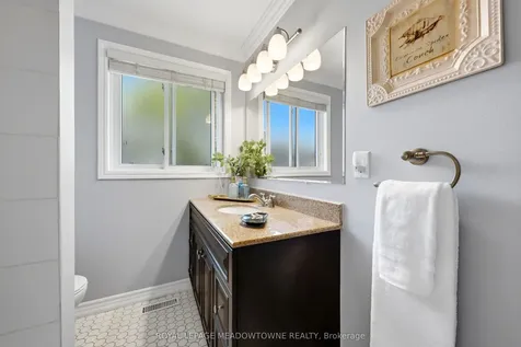 12 Heather Court Halton Hills ON L7G 2R6