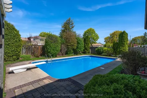12 Heather Court Halton Hills ON L7G 2R6