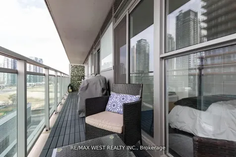 33 Shore Breeze Drive Toronto ON M8V 0G1