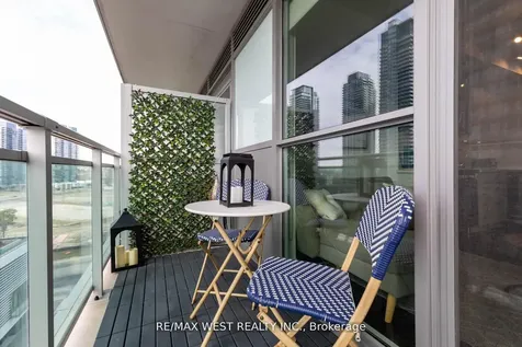 33 Shore Breeze Drive Toronto ON M8V 0G1