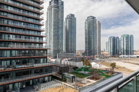 33 Shore Breeze Drive Toronto ON M8V 0G1