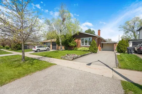 6 Deanefield Crescent Toronto ON M9B 3B3