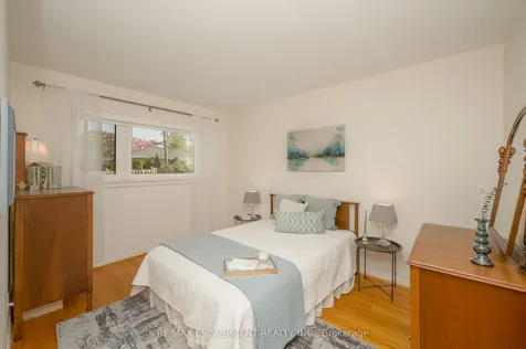 6 Deanefield Crescent Toronto ON M9B 3B3