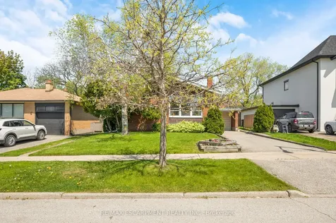 6 Deanefield Crescent Toronto ON M9B 3B3