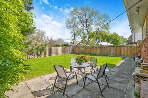 6 Deanefield Crescent Toronto ON M9B 3B3