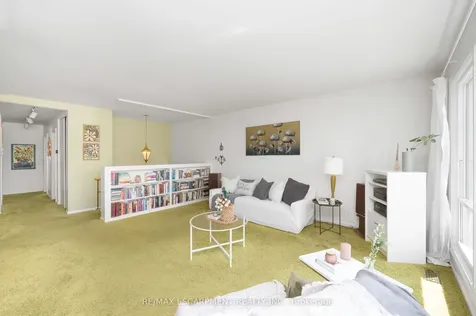 6 Deanefield Crescent Toronto ON M9B 3B3