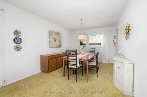 6 Deanefield Crescent Toronto ON M9B 3B3