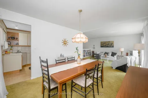 6 Deanefield Crescent Toronto ON M9B 3B3