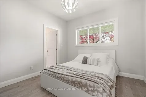2074 Rebecca Street Oakville ON L6L 2A2