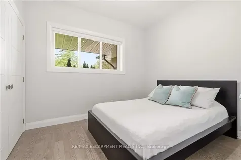 2074 Rebecca Street Oakville ON L6L 2A2