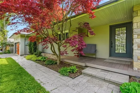 2074 Rebecca Street Oakville ON L6L 2A2