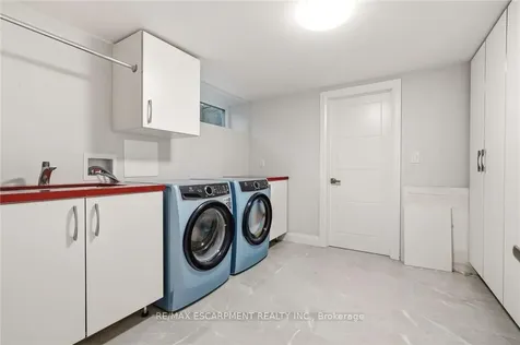 2074 Rebecca Street Oakville ON L6L 2A2