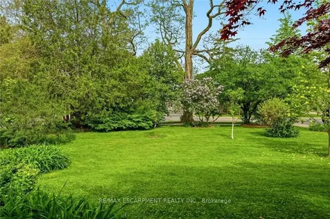 2074 Rebecca Street Oakville ON L6L 2A2
