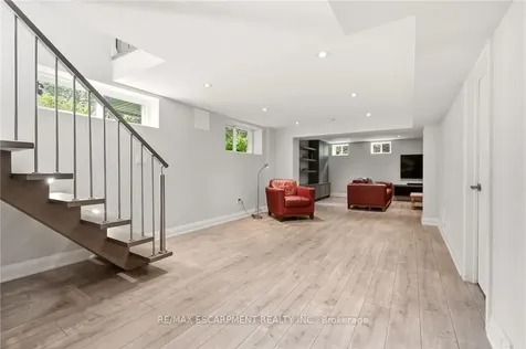 2074 Rebecca Street Oakville ON L6L 2A2