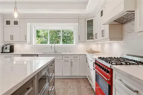 2074 Rebecca Street Oakville ON L6L 2A2