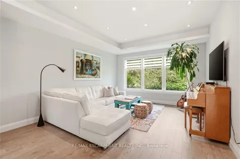 2074 Rebecca Street Oakville ON L6L 2A2
