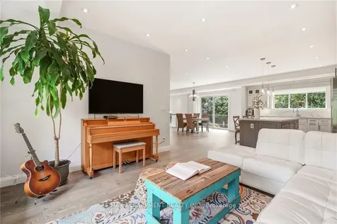 2074 Rebecca Street Oakville ON L6L 2A2