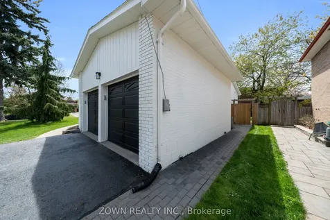 2330 Edenhurst Drive Mississauga ON L5A 2K9