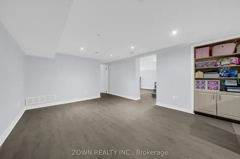 2330 Edenhurst Drive Mississauga ON L5A 2K9