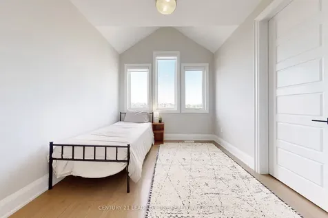 3016 William Cutmore Boulevard W Oakville ON L6H 7W8