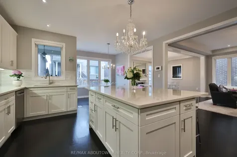 3205 Violet Gardens Oakville ON L6M 1L5