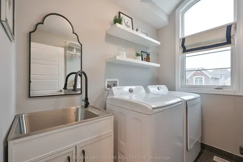 3205 Violet Gardens Oakville ON L6M 1L5
