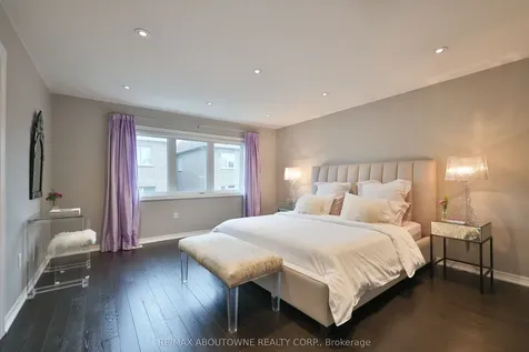 3205 Violet Gardens Oakville ON L6M 1L5