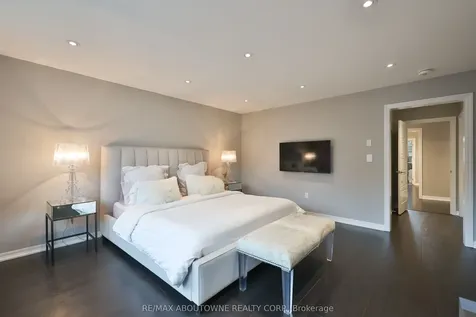 3205 Violet Gardens Oakville ON L6M 1L5