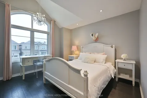 3205 Violet Gardens Oakville ON L6M 1L5
