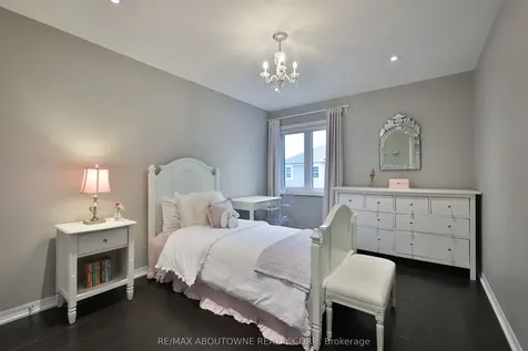 3205 Violet Gardens Oakville ON L6M 1L5