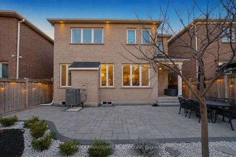 3205 Violet Gardens Oakville ON L6M 1L5