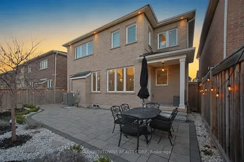 3205 Violet Gardens Oakville ON L6M 1L5