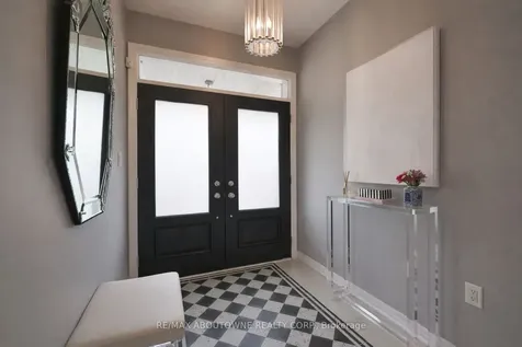 3205 Violet Gardens Oakville ON L6M 1L5