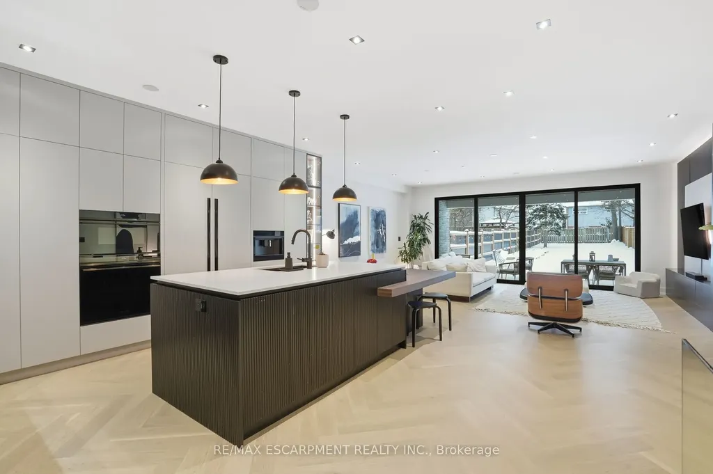 20B Broadview Avenue Mississauga ON L5H 2S8