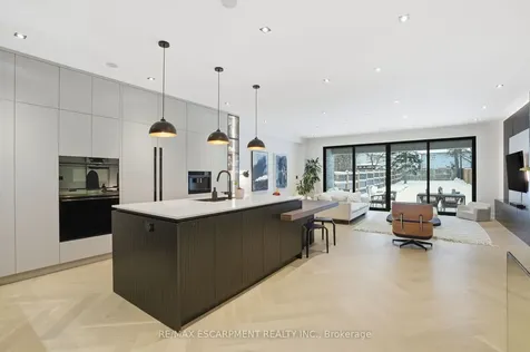 20B Broadview Avenue Mississauga ON L5H 2S8