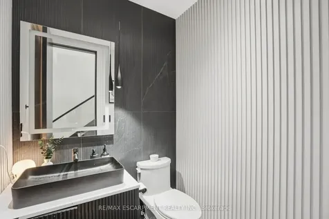 20B Broadview Avenue Mississauga ON L5H 2S8