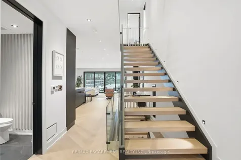 20B Broadview Avenue Mississauga ON L5H 2S8
