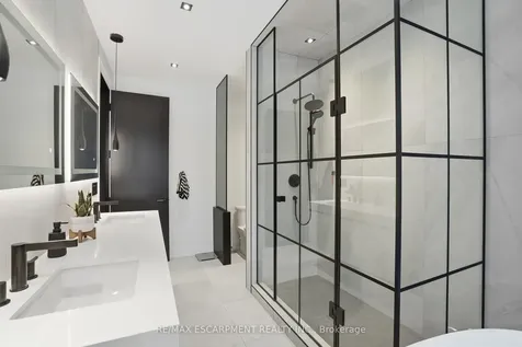 20B Broadview Avenue Mississauga ON L5H 2S8