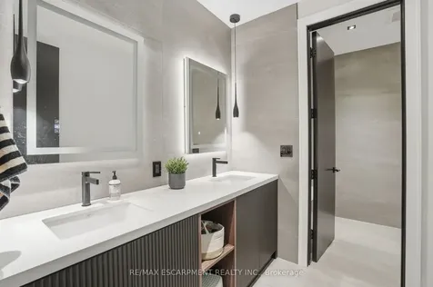 20B Broadview Avenue Mississauga ON L5H 2S8