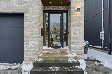 20B Broadview Avenue Mississauga ON L5H 2S8