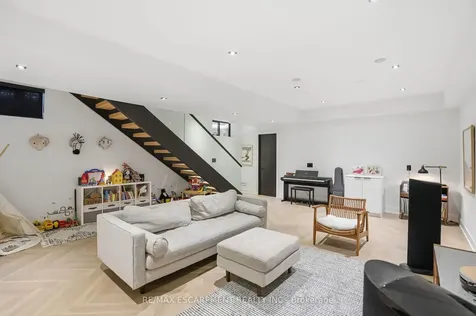 20B Broadview Avenue Mississauga ON L5H 2S8