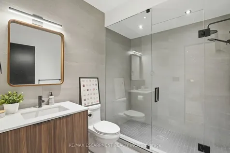 20B Broadview Avenue Mississauga ON L5H 2S8