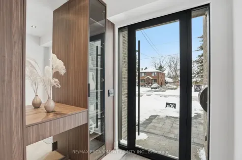 20B Broadview Avenue Mississauga ON L5H 2S8