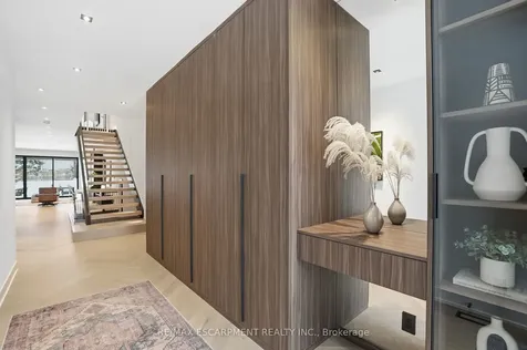 20B Broadview Avenue Mississauga ON L5H 2S8