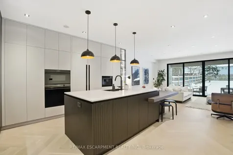 20B Broadview Avenue Mississauga ON L5H 2S8