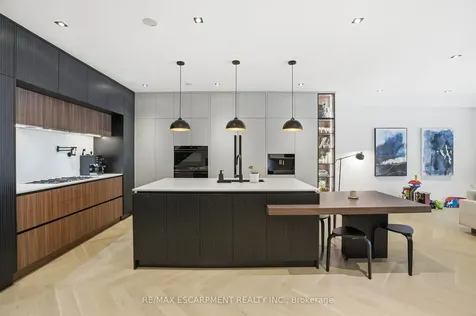 20B Broadview Avenue Mississauga ON L5H 2S8